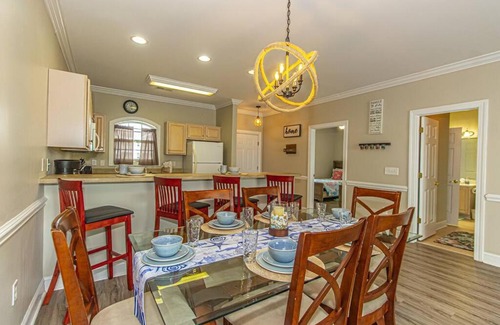 Central Myrtle Beach Apartamento | NEW 2BR 2BA Beachy Golf Villa Near Beach
