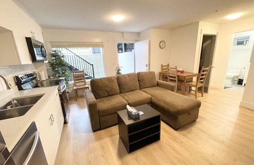 Port Coquitlam Casa | New 2BR Garden Suite,2Bath,AC,EV,Parkin,WIFI,Netfl