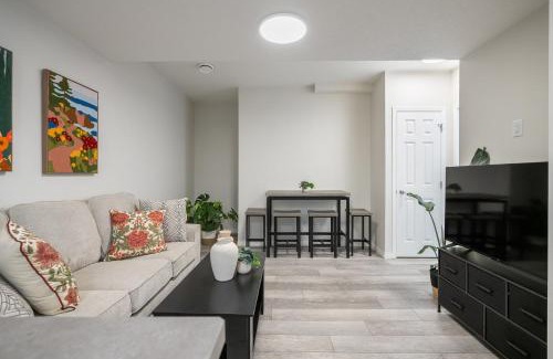 Southeast Calgary Casa | NEW! 2BR Private Suite SE Calgary - FREE Banff Pass, Netflix, Parking!