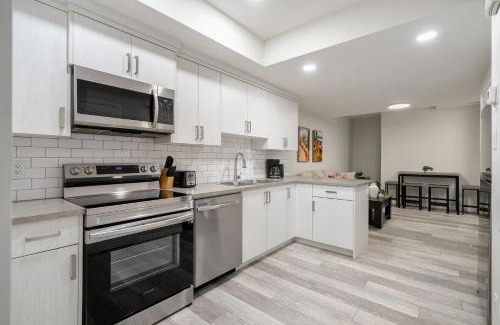 Southeast Calgary Casa | NEW! 2BR Private Suite SE Calgary - FREE Banff Pass, Netflix, Parking!
