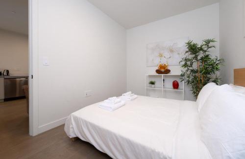Dundarave Casa | New 2BR Suite With Great Ocean View in West Vancouver
