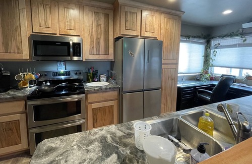 Dayton Apartamento | New 2nd story Apartment minutes from Big Horn Mountains