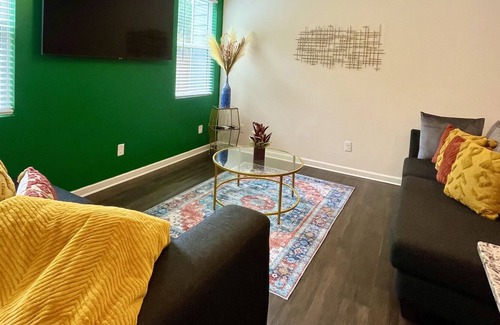 Union City Casa | NEW!! 3/2.5 in Union City Mins from Airport & ATL!