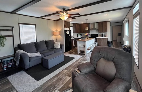 Goreville Casa | New 3 bd 2 bath Lake of Egypt. Sleeps 6. Pet friendly. Room to park boat and RV.