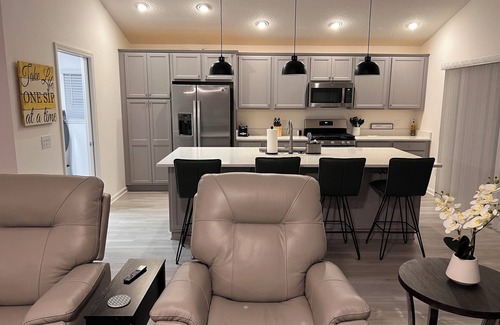 Okahumpka Casa | New 3 bedroom/3 bathroom home with pool and hot tub in Lake Denham!!