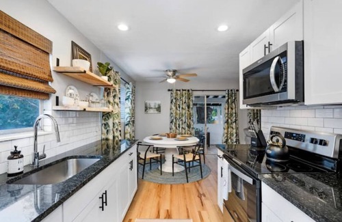South Gate Ridge Casa | New 3 bedroom, close to Siesta