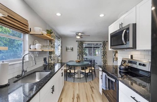 South Gate Ridge Casa | New 3 bedroom, close to Siesta
