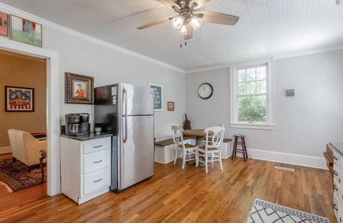 Flintstone Casa | NEW 3 Bedroom Cottage | Sleeps 6