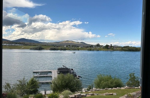 Polson Condominio | New! 3-bedroom lake-front condo on Flathead Lake