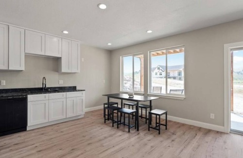 Lava Hot Springs Apartamento | New 3-bedroom in delightful Lava Hot Springs. Bottom unit.