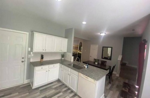 Huntersville Casa | New 3 BR House in Huntersville
