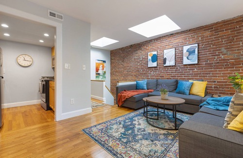 Columbus Apartamento | *NEW* 3 BR South End Duplex with A/C steps to Downtown!