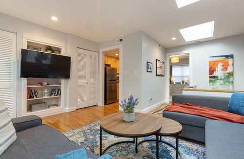 Columbus Apartamento | *NEW* 3 BR South End Duplex with A/C steps to Downtown!