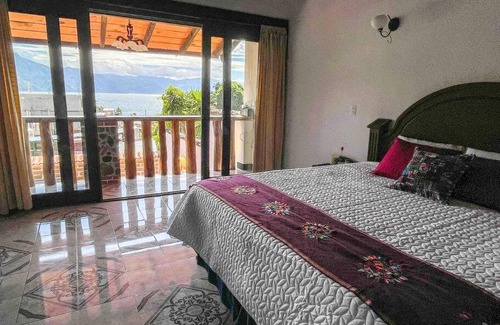 San Pedro La Laguna Casa | NEW ✮ 3 Spacious Bedrooms w/Lake View and Garden
