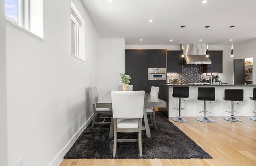 Villa Park Casa | New 3-Story Modern Home W/ Rooftop Mountain Views!