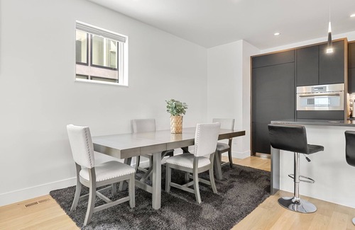 Villa Park Casa | New 3-Story Modern Home W/ Rooftop Mountain Views!