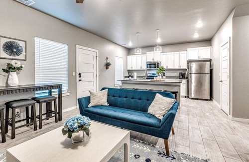 Midwest City Casa | New 3B/2.5B In Heart Of MW City