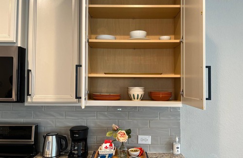 Spring Shadows Casa | New 3bedrooms 2.5bathrooms with Tesla charging station.