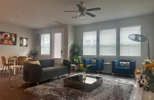 Spring Shadows Casa | New 3bedrooms 2.5bathrooms with Tesla charging station.