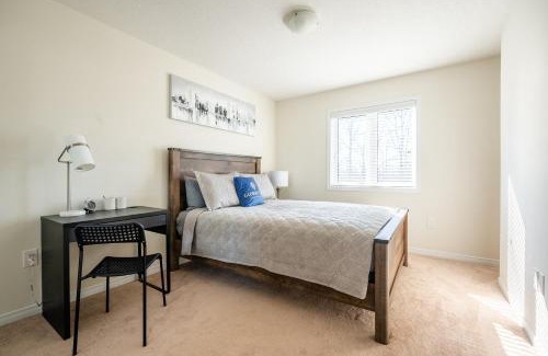 Thorold Casa | New 3BR Townhouse, Minutes to Niagara Falls and Brock University by GLOBALSTAY
