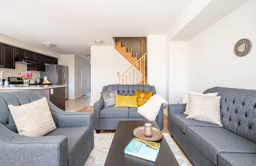 Thorold Apartamento | New 3BR Townhouse, Minutes to Niagara Falls and Brock University by GLOBALSTAY