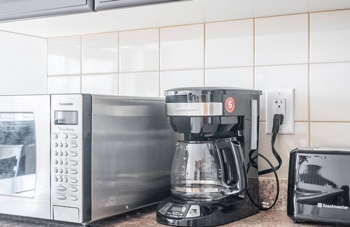 Thorold Apartamento | New 3BR Townhouse, Minutes to Niagara Falls and Brock University by GLOBALSTAY