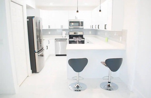 St. Petersburg Casa | New! 4-2 Home near St Pete Pier