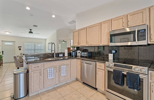 Jupiter Casa | **NEW 4/2 pool home, private backyard, close to everything.