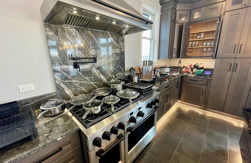 Cape May Court House Casa | New 4,500 Sq.ft. 14 Guests, 5 Bed, 5 Bath, SkyDeck, Spa, Elevator, Docks, WiFi.