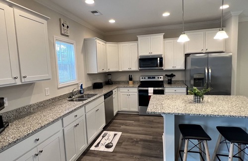 Anderson Casa | New 4 Bdr Home Close to Clemson U & Lake Hartwell