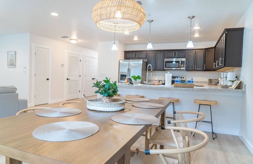 Northside Casa | *New 4 bdrm home* minutes from JAX Intl. airport!