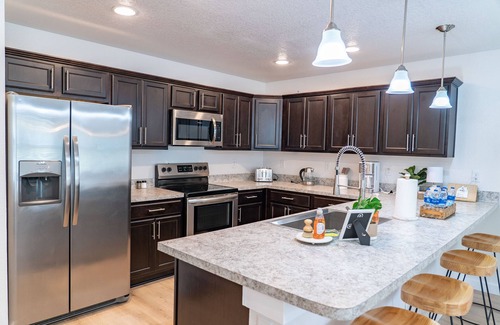 Northside Casa | *New 4 bdrm home* minutes from JAX Intl. airport!