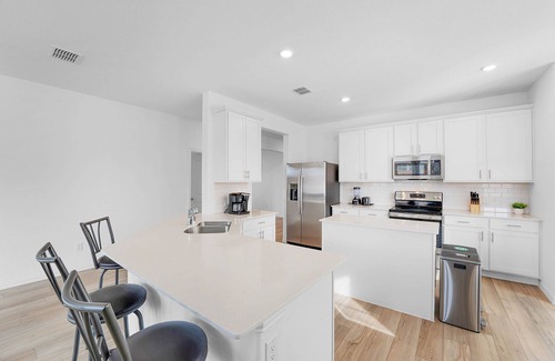 Fate Casa | New 4-bed, 2 bath, serene, stylish, amenity-rich haven for comfort and luxury.