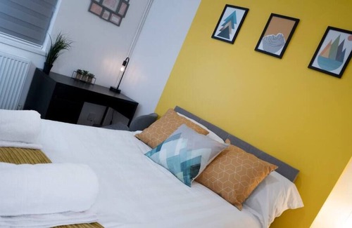 Gedling Casa | NEW 4 bed Carlton House Wi-fi Netflix
