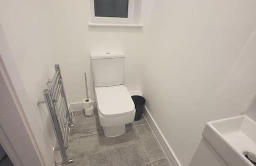 Manchester Casa | New 4 bedrm house! Parking. 10min to City/Etihad