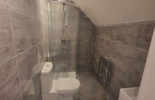 Manchester Casa | New 4 bedrm house! Parking. 10min to City/Etihad