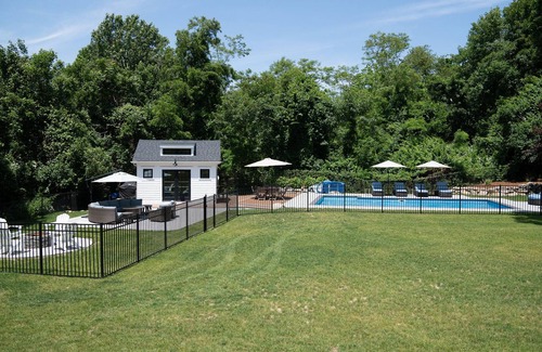 Barnstable Casa | New 4 bedroom 2.5 bath house with pool in a private setting