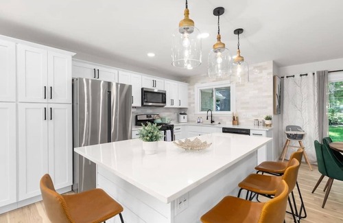 Lapeer Casa | NEW 4 Bedroom 4 Bath Waterfront Home Sleeps 14!