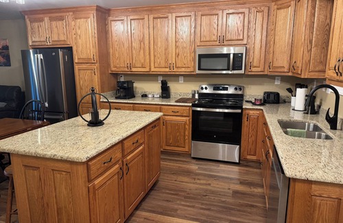 West Jefferson Casa | New 4 bedroom house secluded with Mountain View’s and access to New River