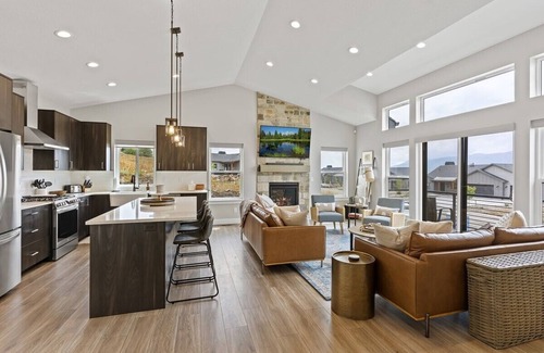 Wolf Creek Casa | New 4 bedroom Home with amazing views and private Hot Tub
