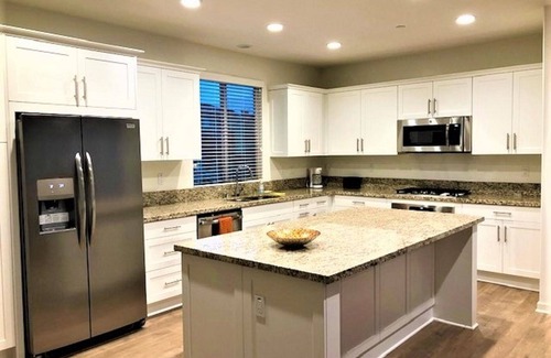 Lake Forest Casa | Casa nueva de 4 habitaciones cerca de Irvine Spectrum! Resort estilo de vida !!
