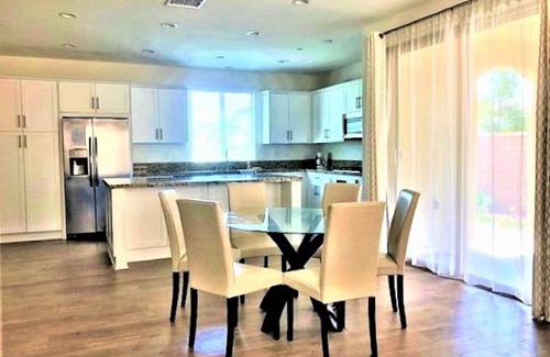 Lake Forest Casa | Casa nueva de 4 habitaciones cerca de Irvine Spectrum! Resort estilo de vida !!