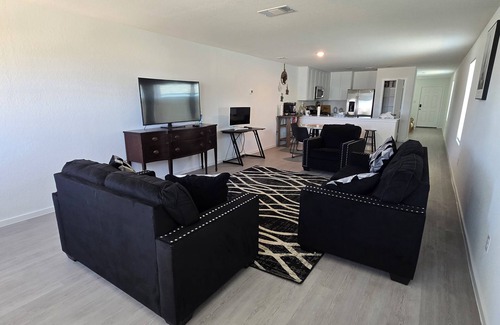 San Antonio Casa | New 4-bedroom house. Located just outside 1604. West side of San Antonio