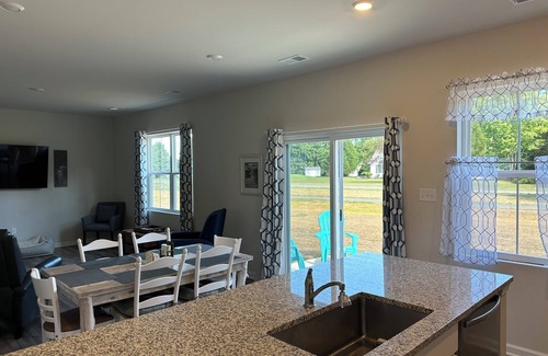 Selbyville Casa | New 4 bedroom house in Schooner Landing. Minutes to the beach. Pet friendly.