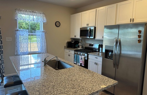 Selbyville Casa | New 4 bedroom house in Schooner Landing. Minutes to the beach. Pet friendly.