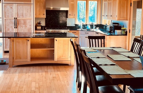 Jackson Chalet De Esquí | NEW 4 bedroom mountaintop chalet just above North Conway, ideal location.