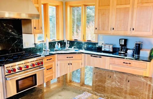 Jackson Chalet De Esquí | NEW 4 bedroom mountaintop chalet just above North Conway, ideal location.