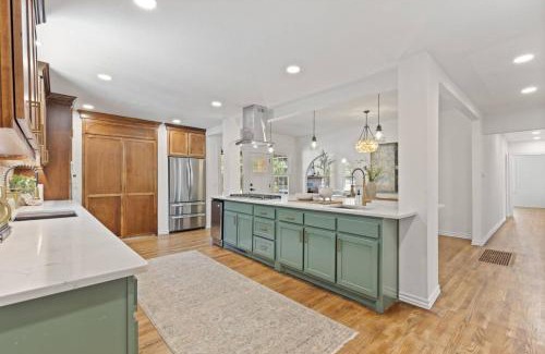Central Oklahoma City Casa | New 4 Br, Okc, Walk 2 Ou Med, Sleeps 8, 4 King Bed