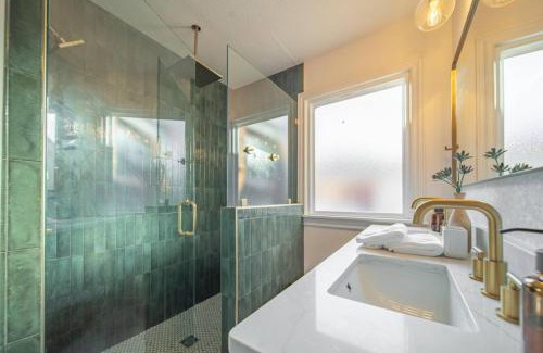 Central Oklahoma City Casa | New 4 Br, Okc, Walk 2 Ou Med, Sleeps 8, 4 King Bed