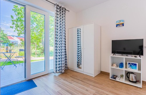 Cres Casa | New 4 star Room M&A in town Cres